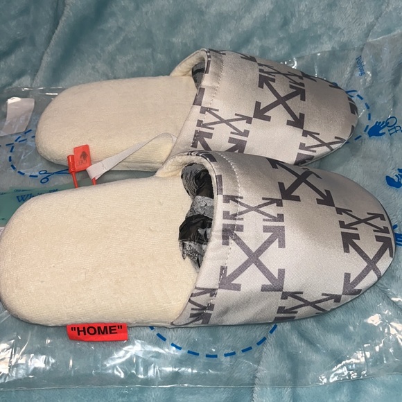 🚧OFF-WHITE SLIPPERS NWT - Picture 2 of 4
